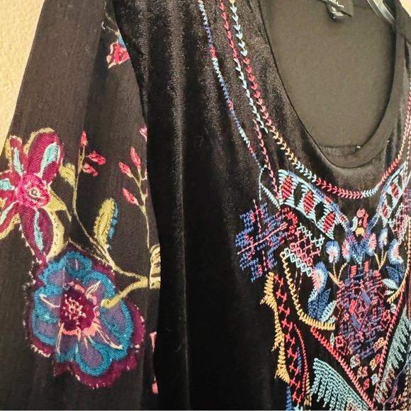 Calessa Boho Velvet Embroidered Floral Top Size M - Picture 6 of 12